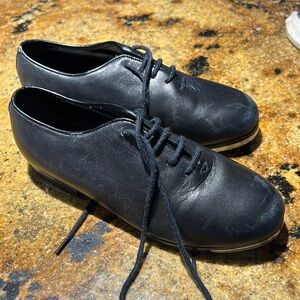 Girls size 2 Dance class Rhythm Tones tap dance shoes. Black leather.